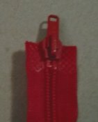 Dragkedja röd delbar  80cm polyester, 5 mm