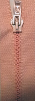 Dragkedja Röd  15 cm ej delbar. Rosa.