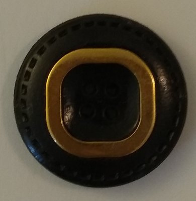 Knapp 27 mm Ø Brun/Gul