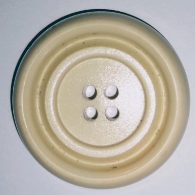 Knapp 28 mm Ø Beige