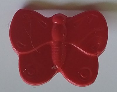 Fjäril, Röd, 16 mm × 12 mm.